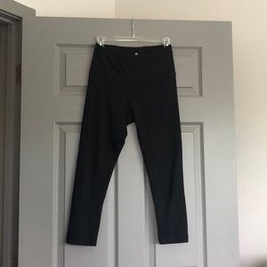 Yogalicious black cropped leggings!!